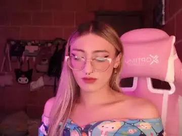 Chaturbate Live Sex Cam of andrea_camila