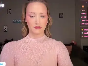 Chaturbate Live Sex Cam of greenxxxqueen