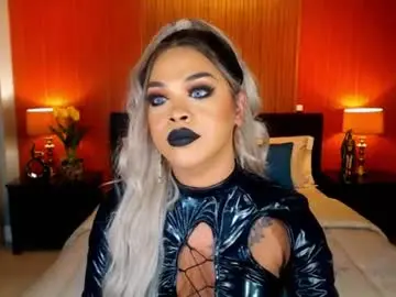 Chaturbate Live Sex Cam of urmajestytyra