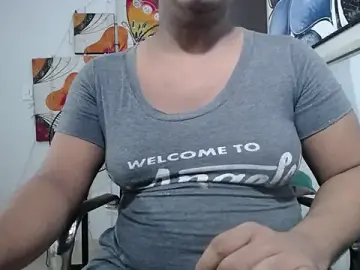 Stripchat Live Sex Cam of tsbigcock10incock